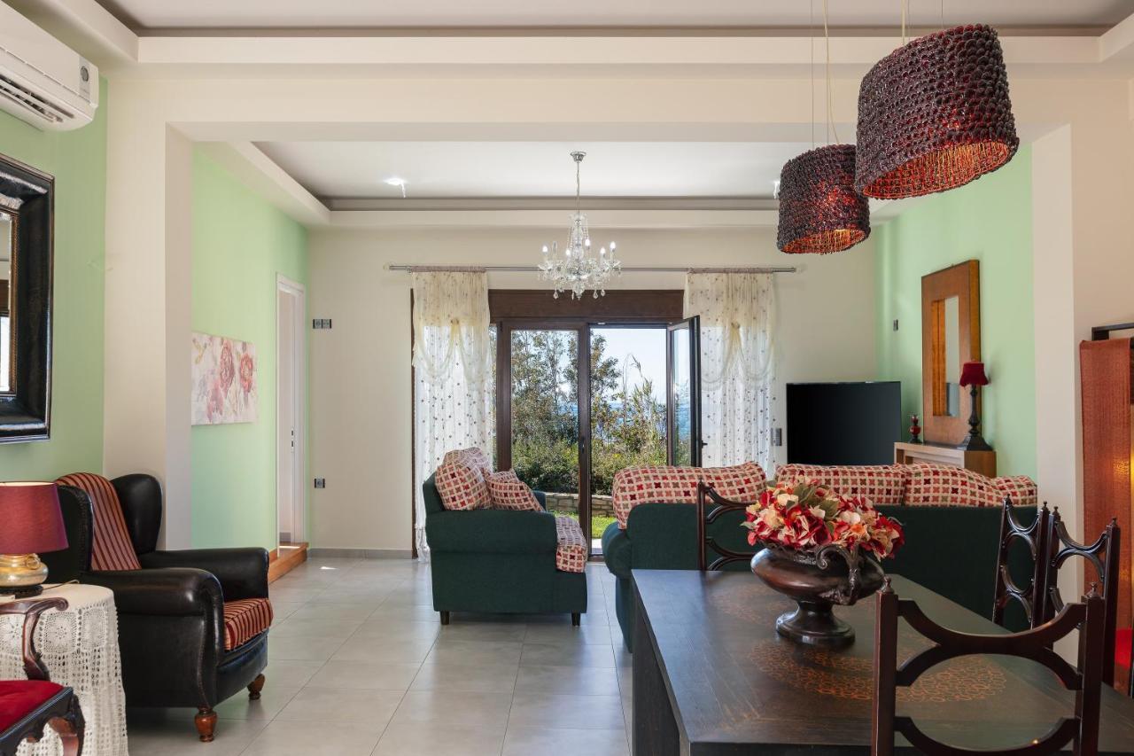 Family Ellis With Private Pool 200m To The Walking Distance To The Amenities Villa *