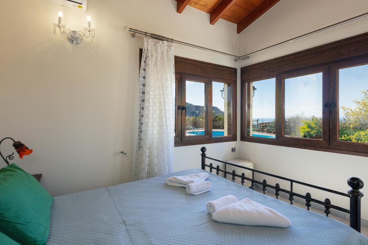 Villa Family Ellis With Private Pool 200m To The Walking Distance To The Amenities