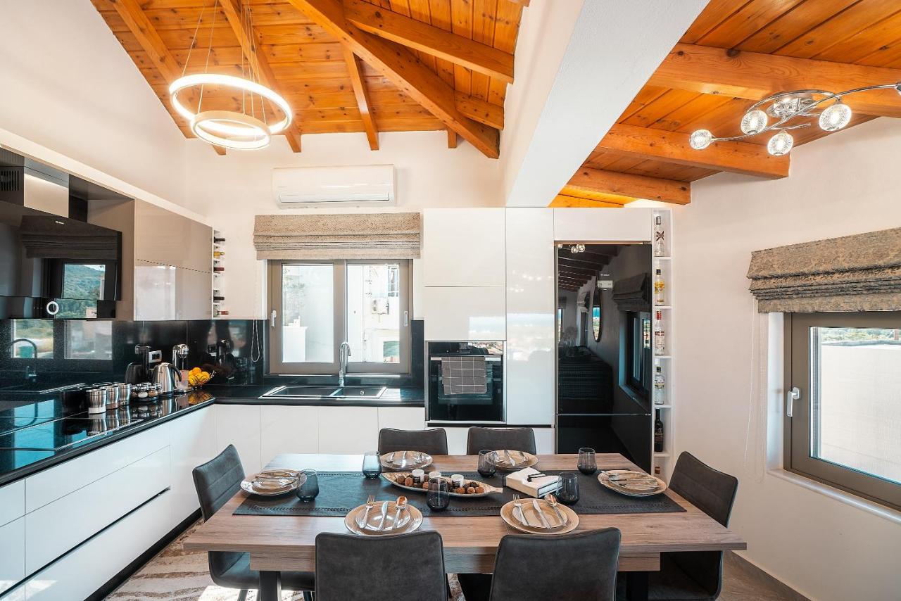 Nikolaos 2 Villa *