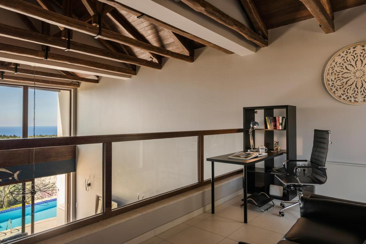 Luxury Karmaniolos Kefalonia Villa *