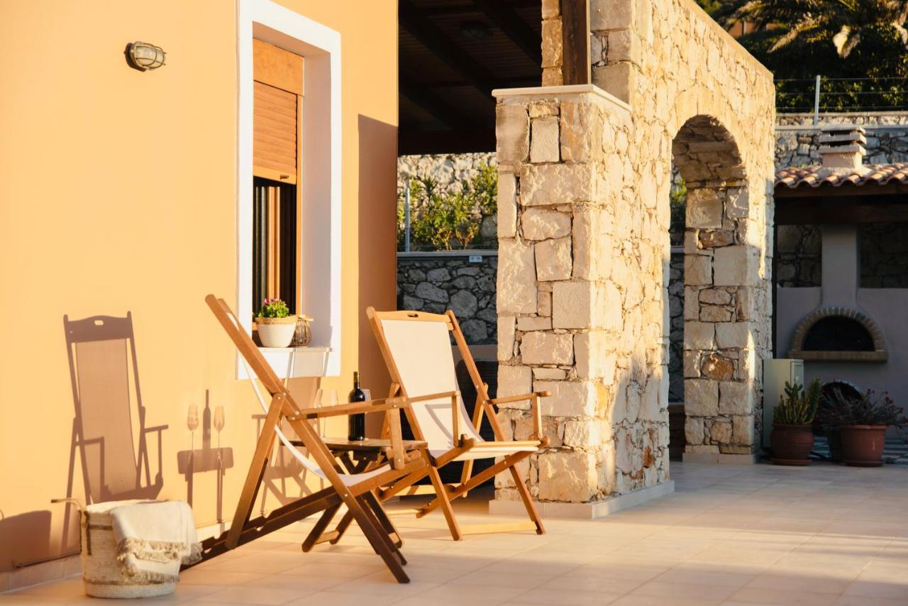 Kiki's Seaview Villa *