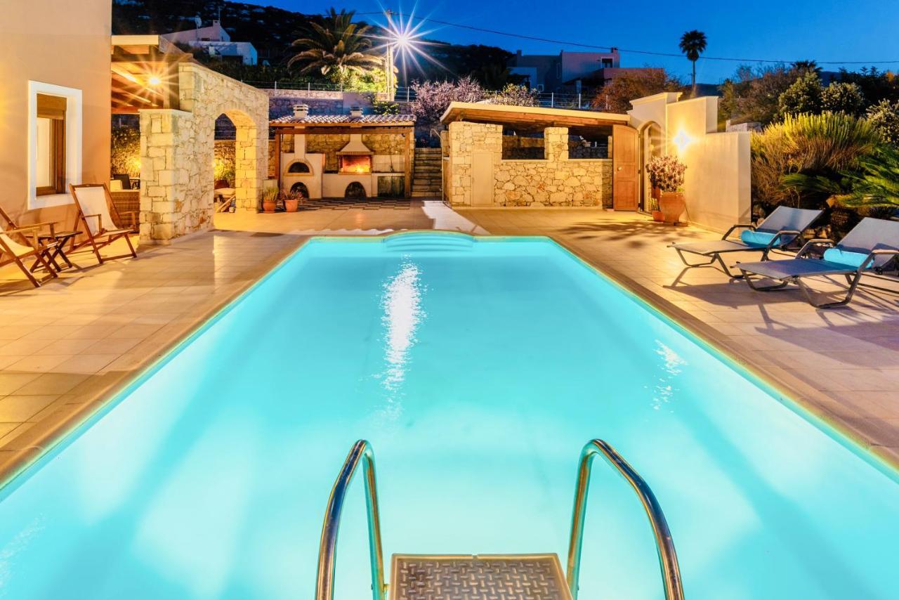 Kiki's Seaview Villa *