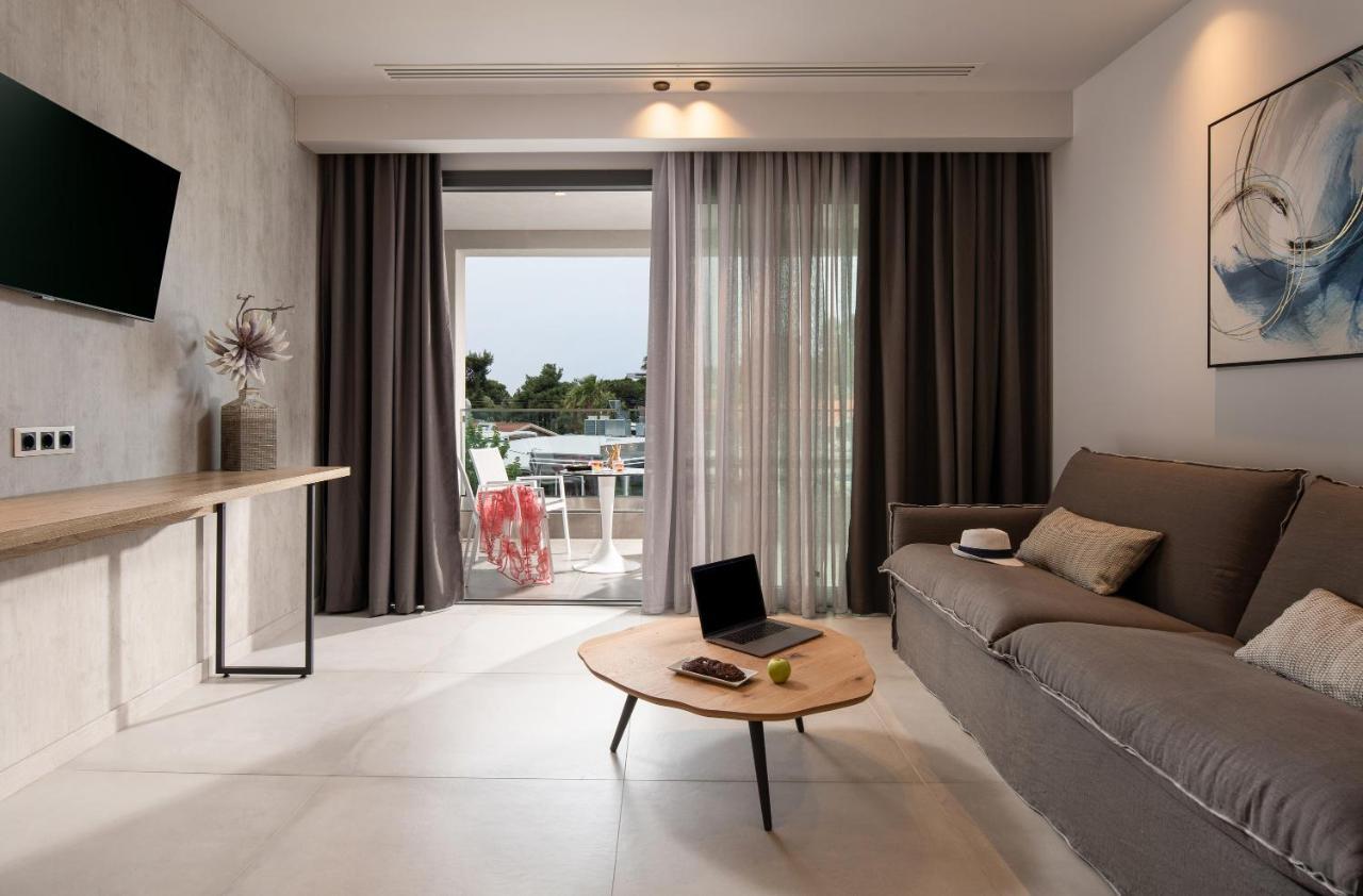 Lagomandra Beach Hotel