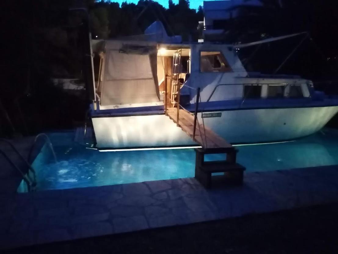 Leonardo, Houseboat In The Pool Nikiti (Sithonia)