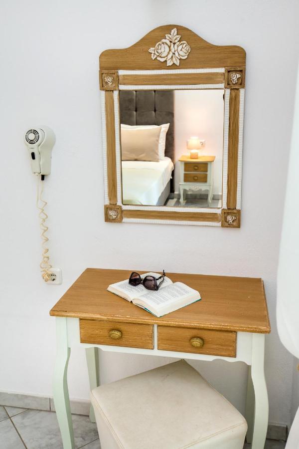 Studios Suzanna Apartment Potos