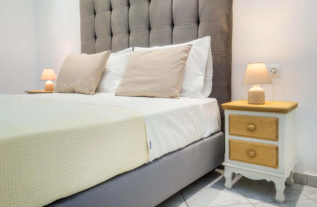 Studios Suzanna Apartment Potos