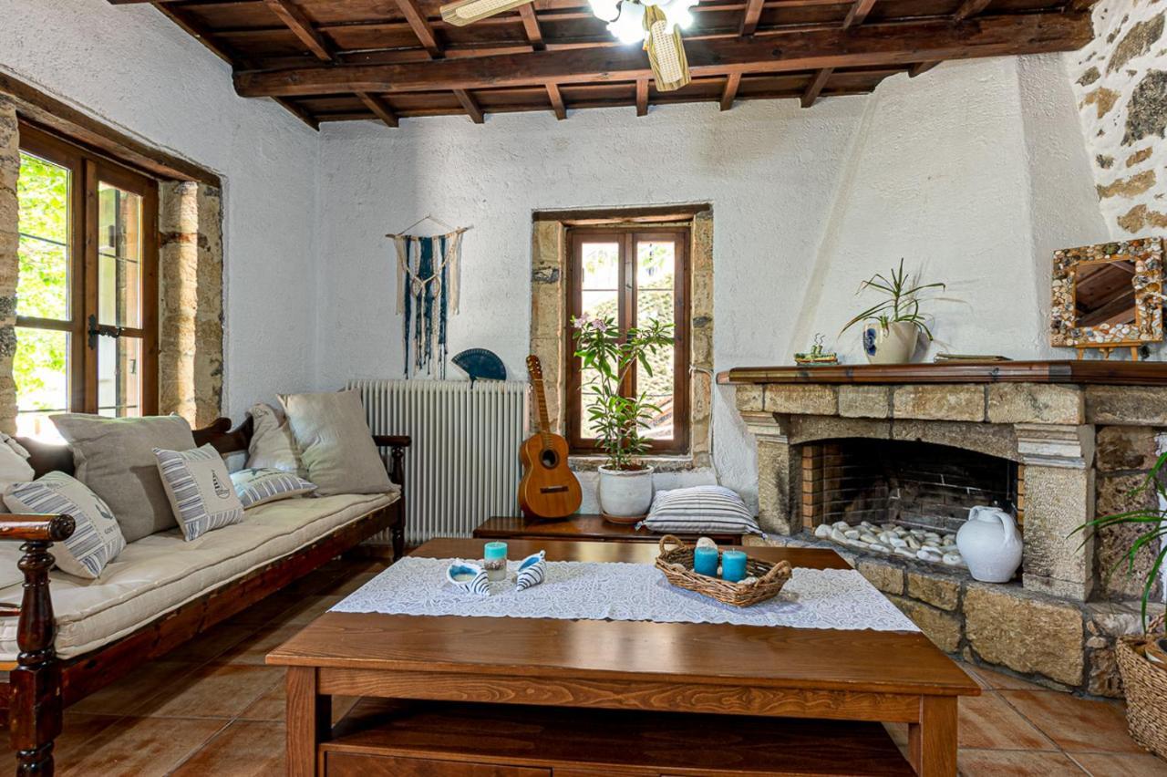 Elia Woodstone * Elia (Crete)