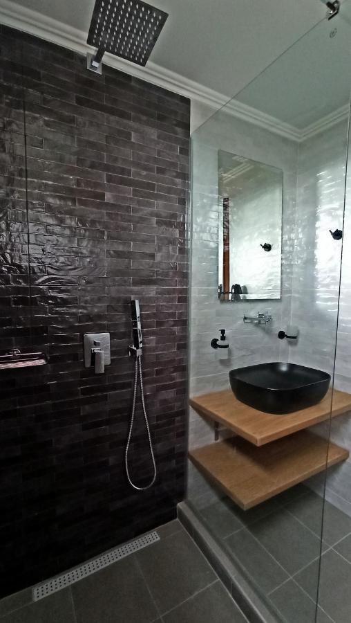 Sea View Villas *