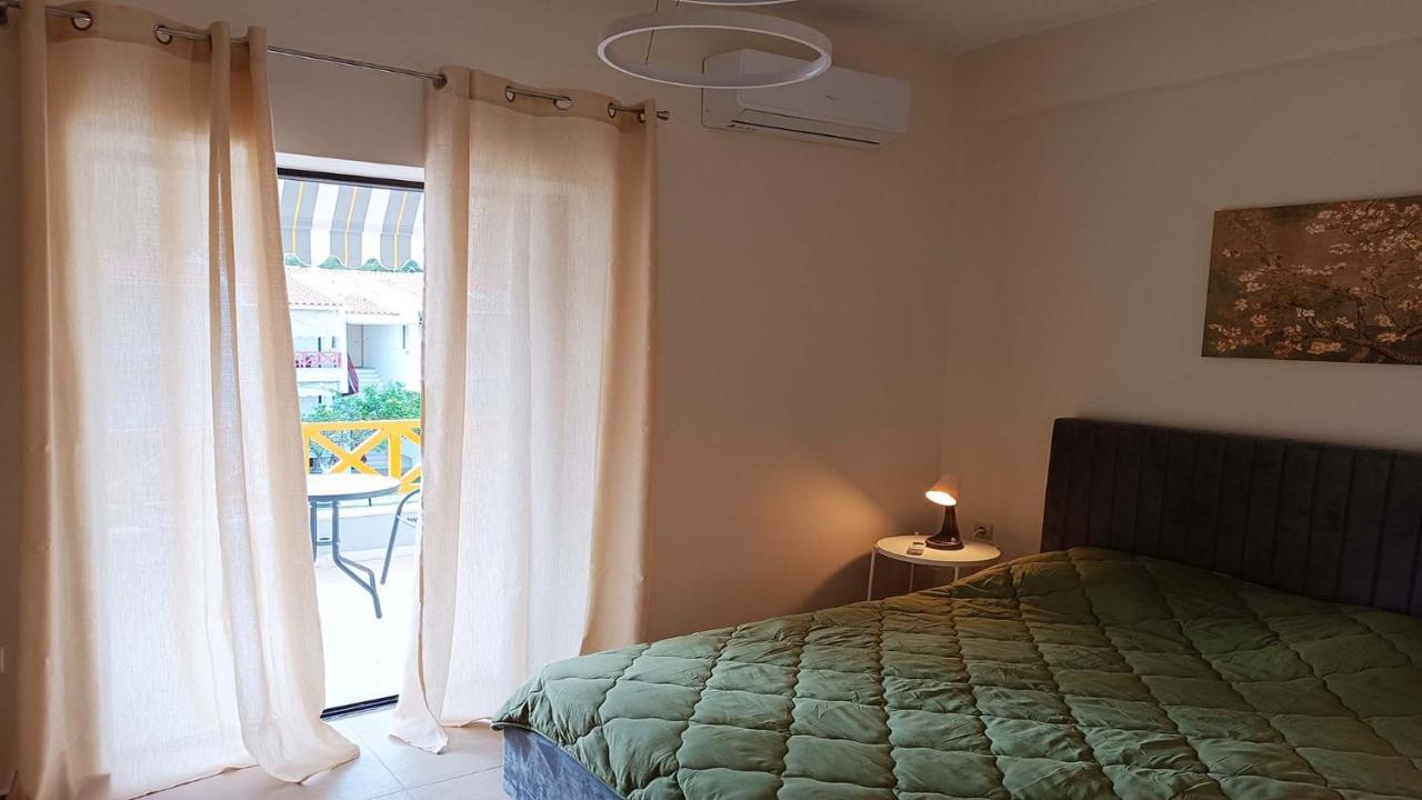 Front Apartment *