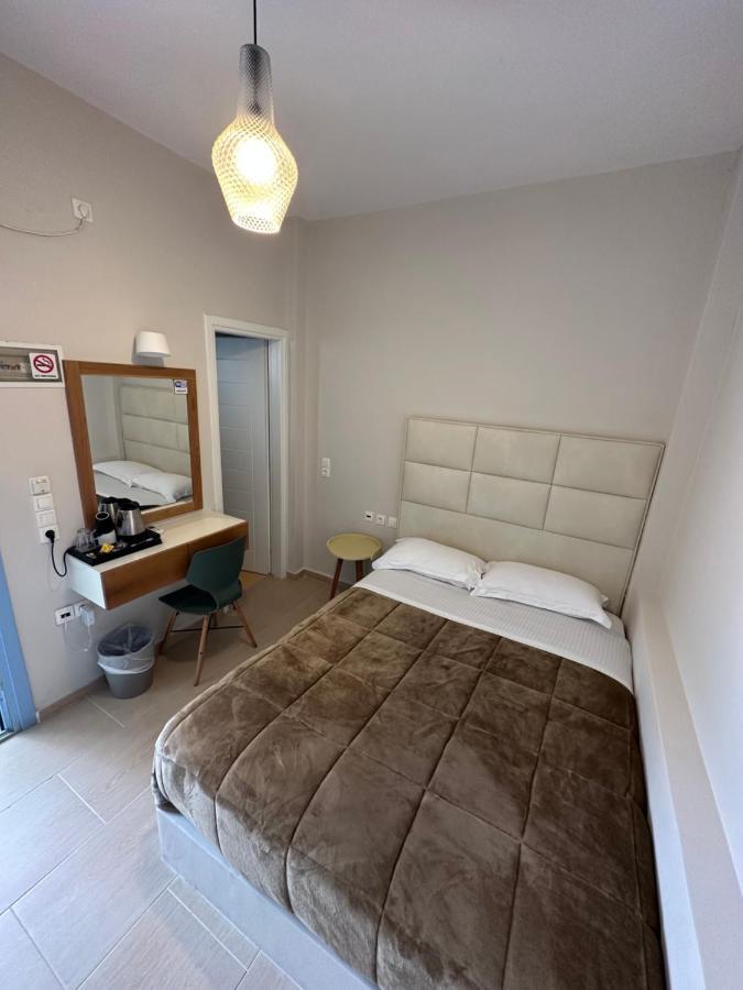 Roussa Center Villa Fira (Santorini)