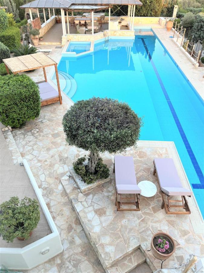 Summer Lagonissi Villa *