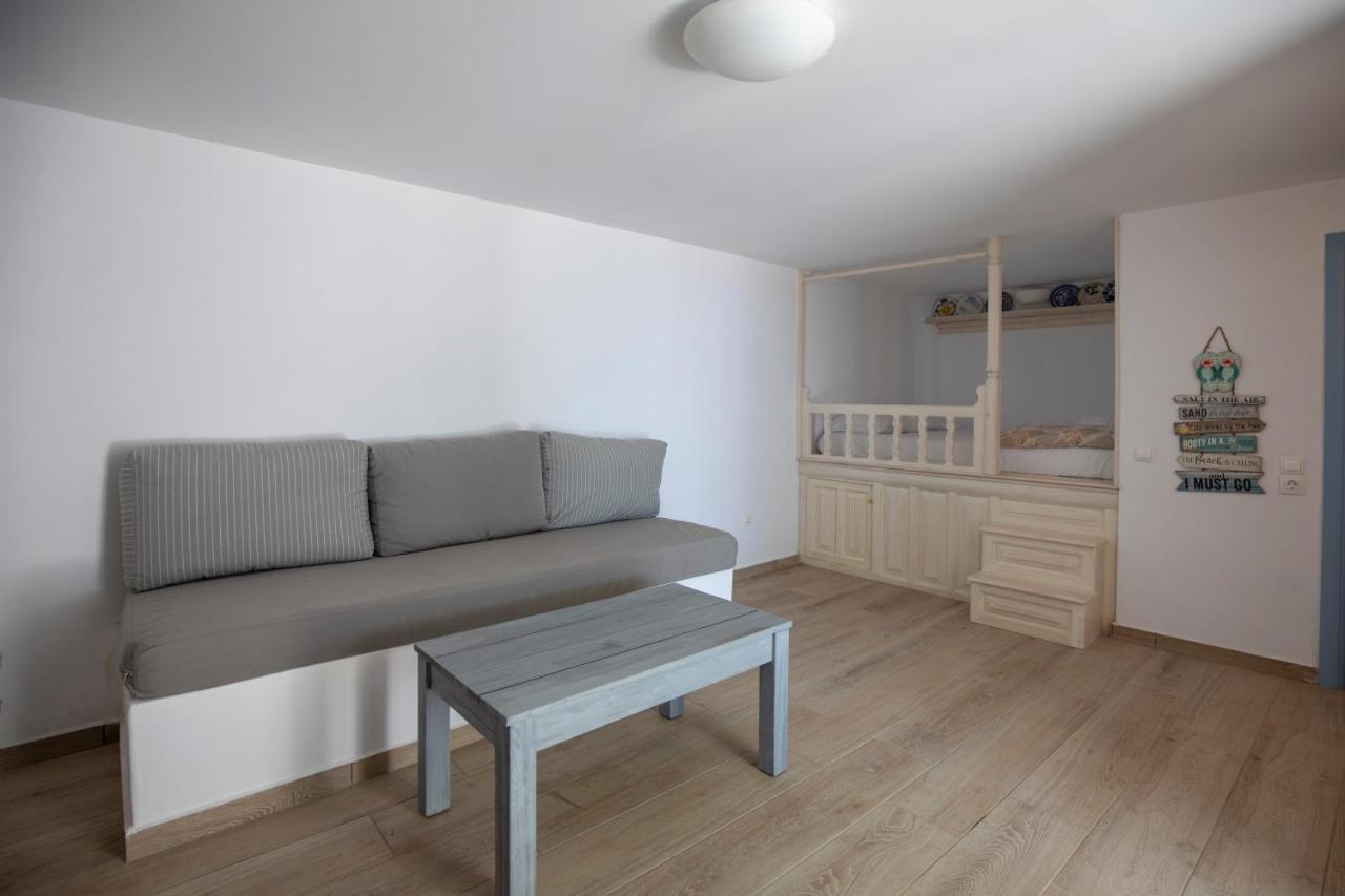 Thea Menetes Apartment Menetai
