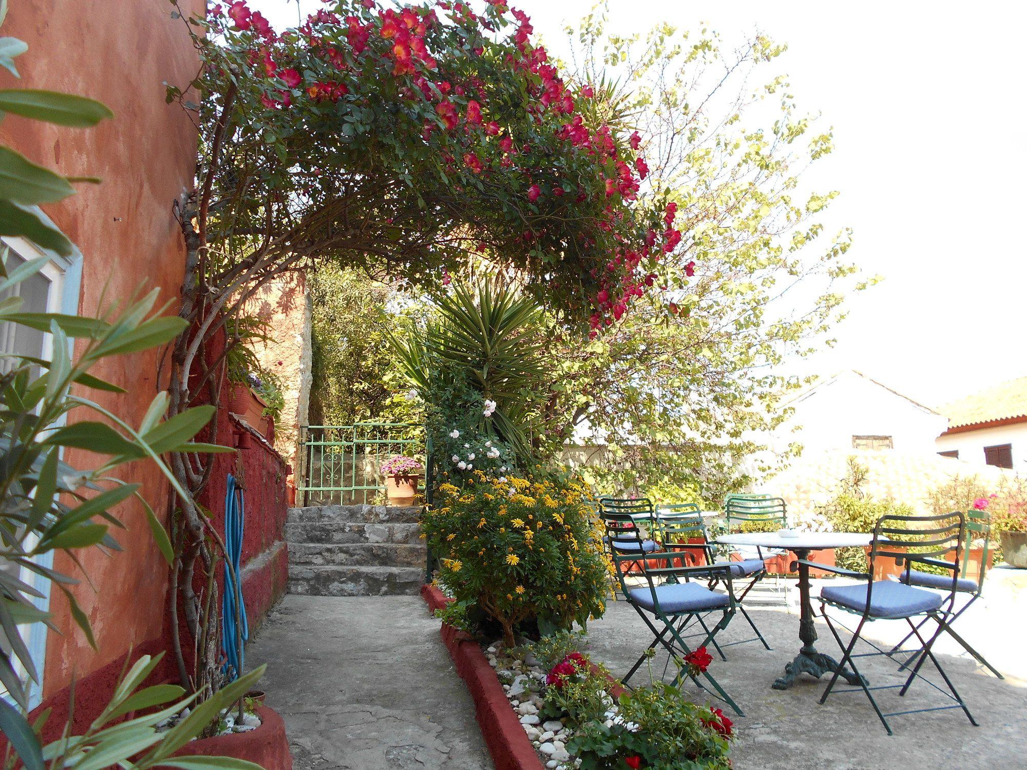 Byron Traditional Hotel 2*