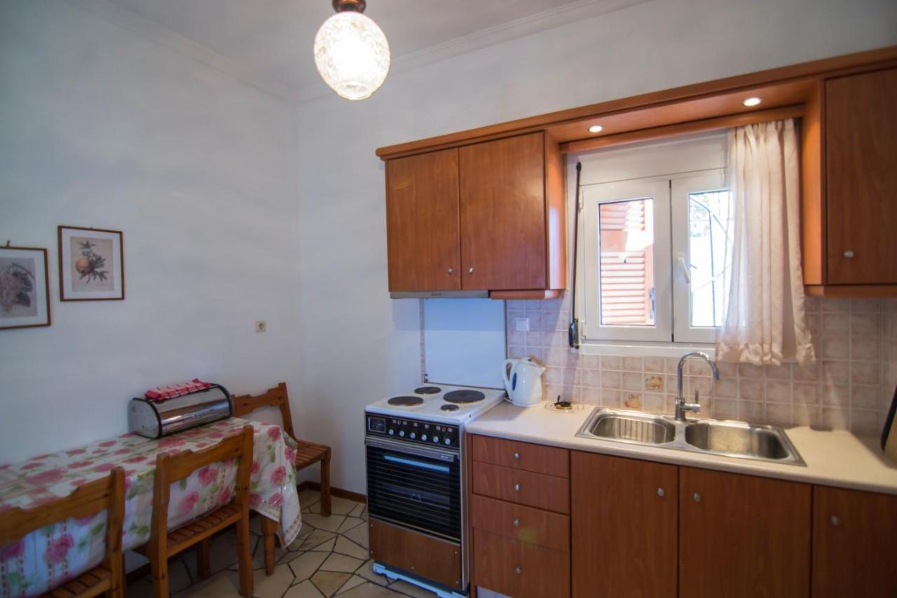 Eritha & Apartment Gaios