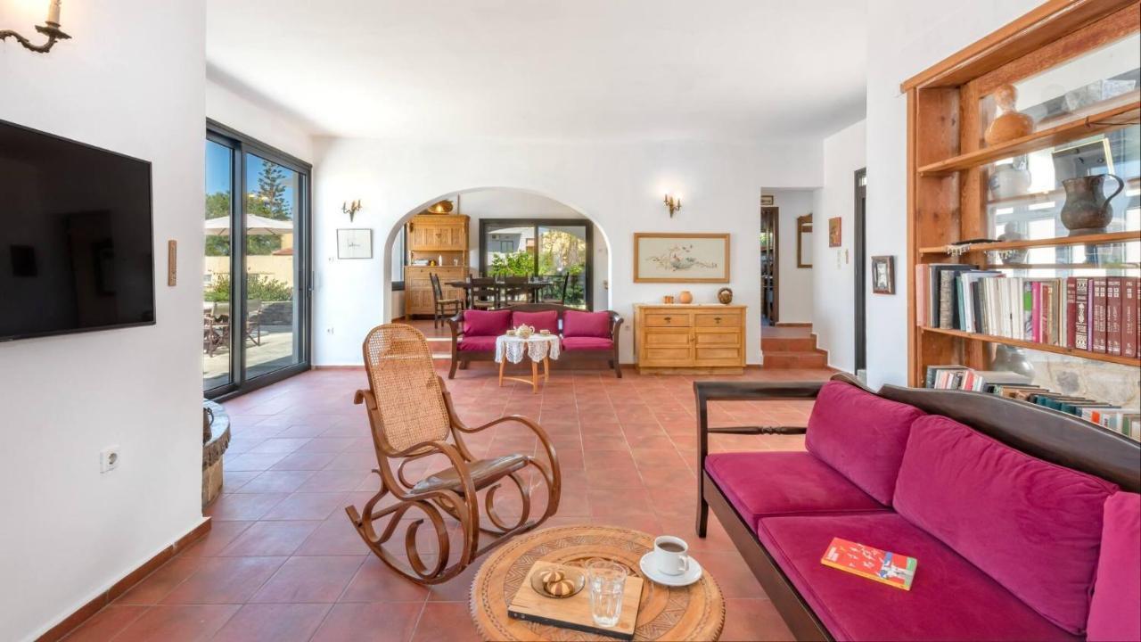 Platanias Beachfront Elsa-90m To Main Square Villa Platanias (Crete)