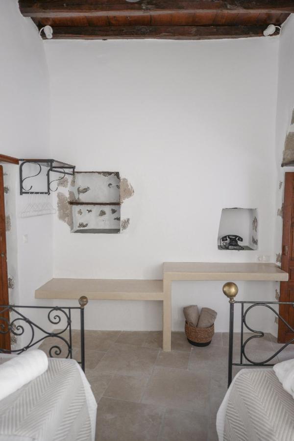 Castrum Traditional Sunset Plaka (Milos)