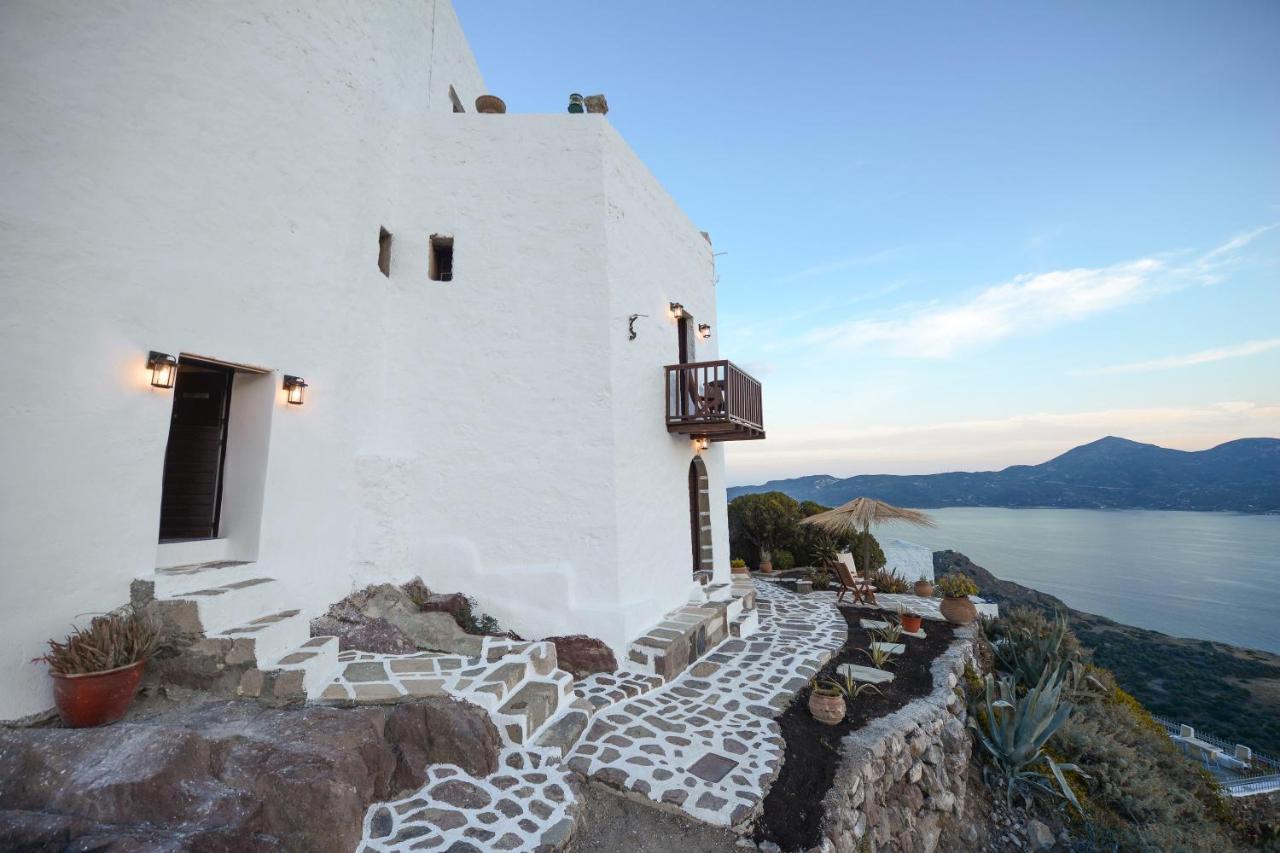 Castrum Traditional Sunset * Plaka (Milos)