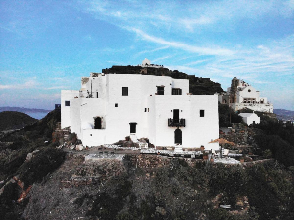 Castrum Traditional Sunset Plaka (Milos)