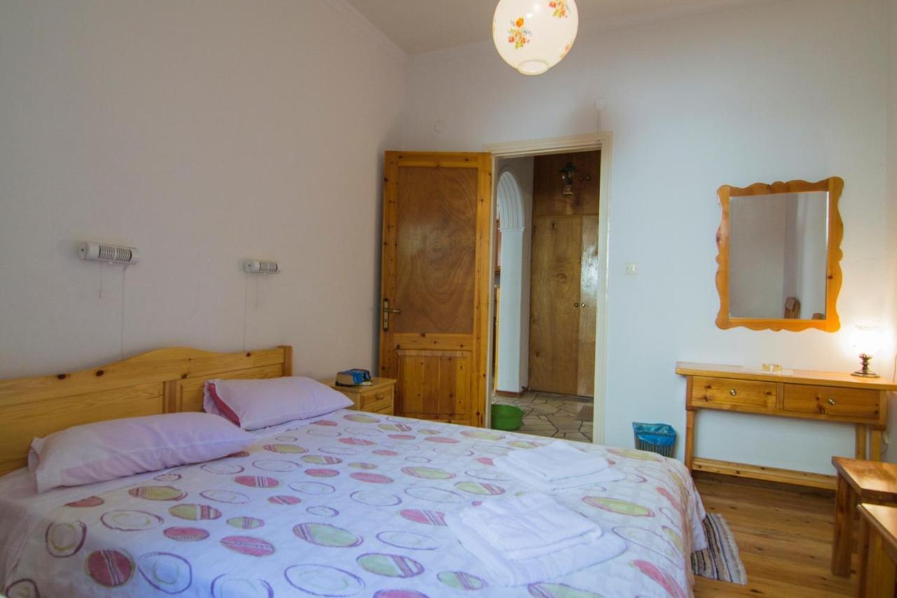 Eritha & Apartment Gaios