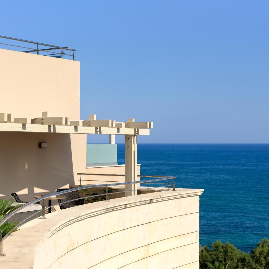 Hotel Macaris &