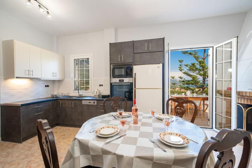 Stunning Views * Karavados