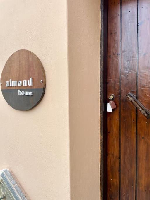 Almond * Livadia (Crete)