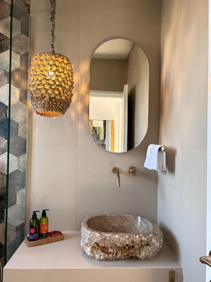 L A Boutique With Private Hot Tub Kalathas