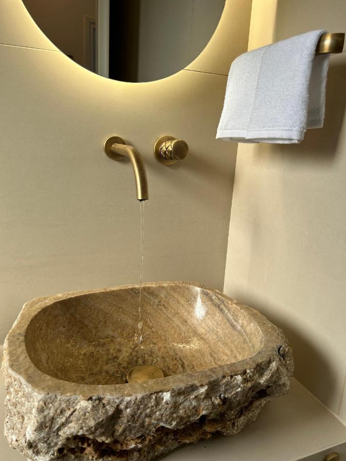 L A Boutique With Private Hot Tub Apartment Kalathas