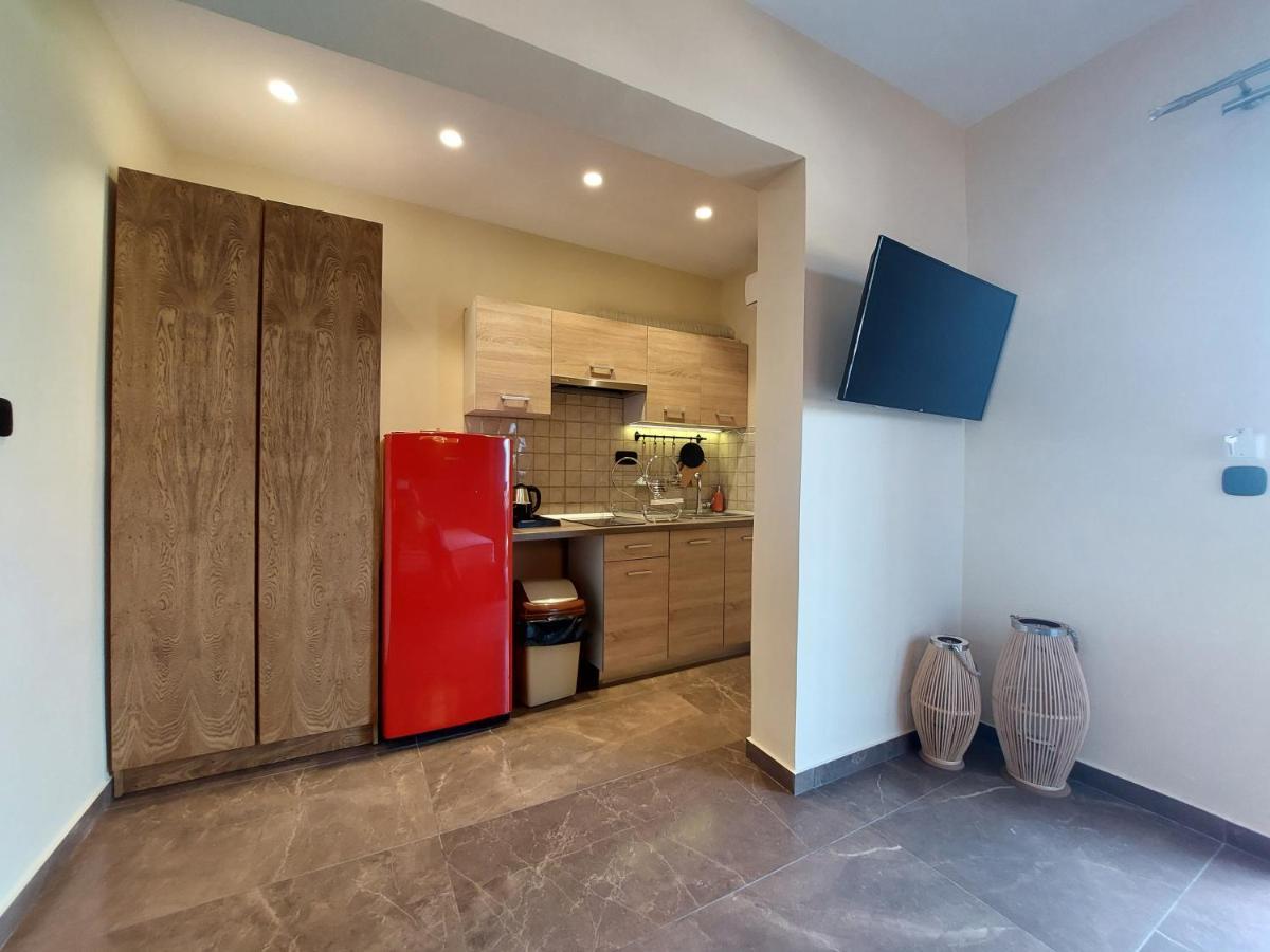 Summer Senses In Apartment