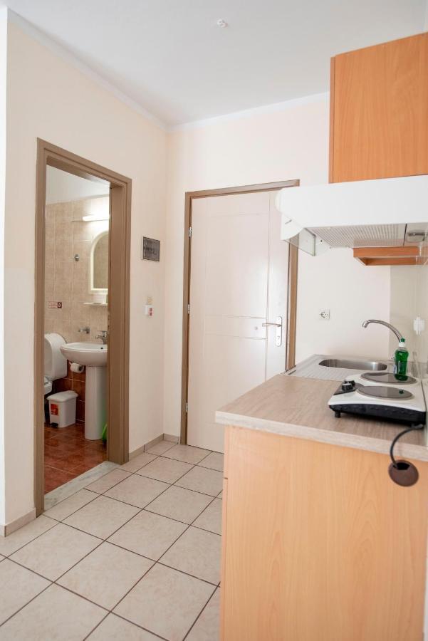 Aparthotel Matthias Adelianos Kampos