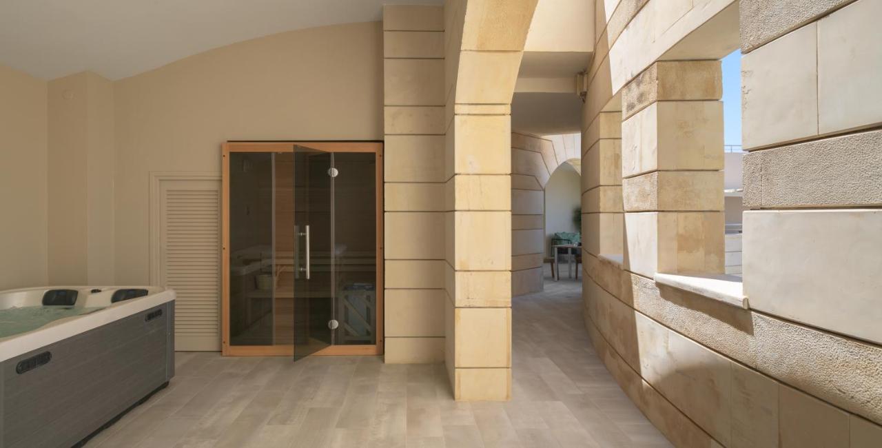 Macaris & Hotel 4*