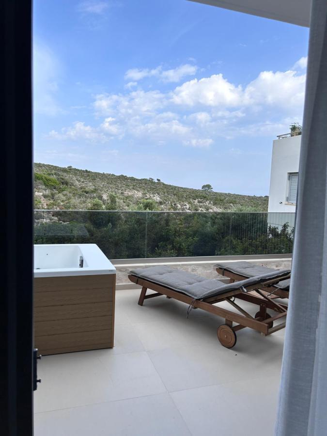 L A Boutique With Private Hot Tub * Kalathas