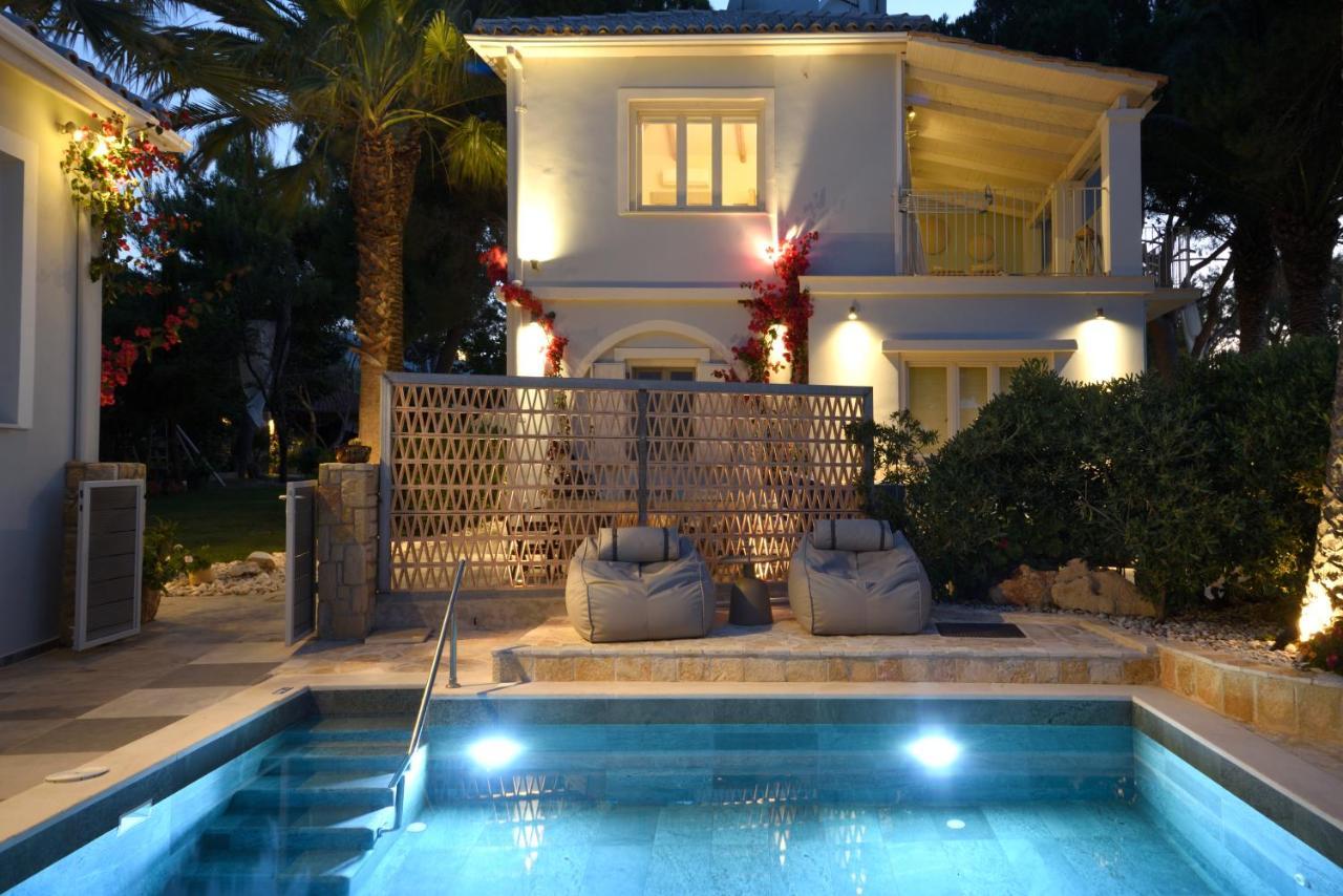 Paradisso Beach Villas *