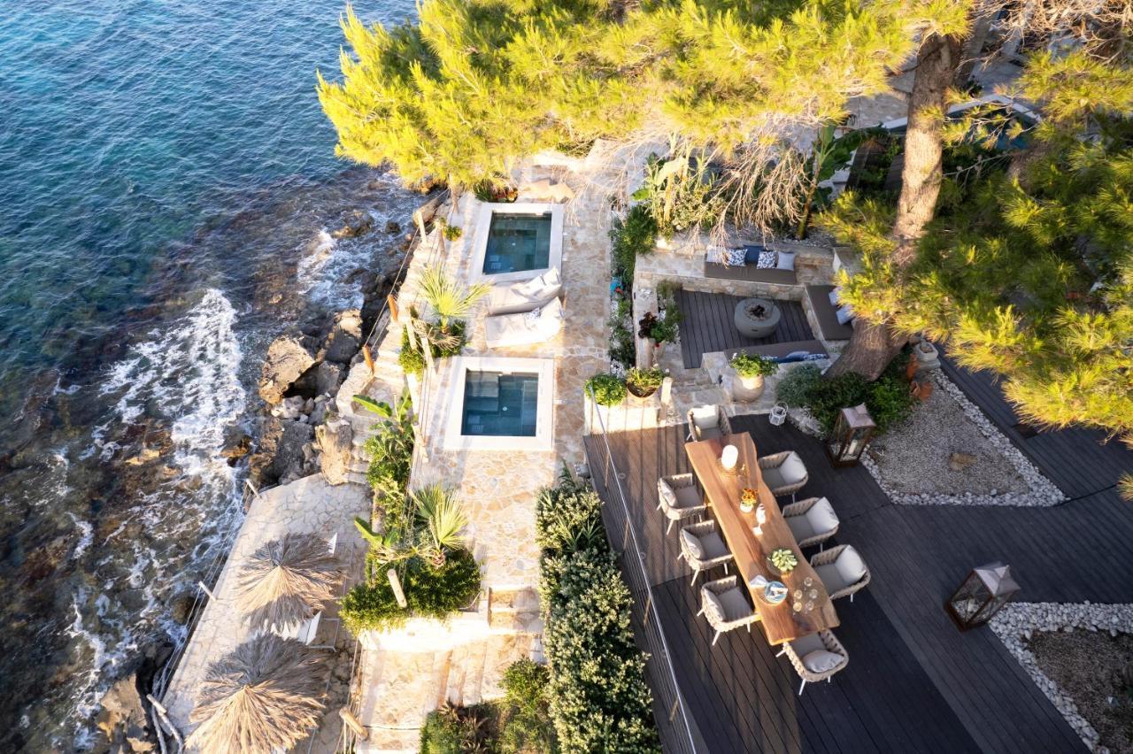 Paradisso Beach Villas *
