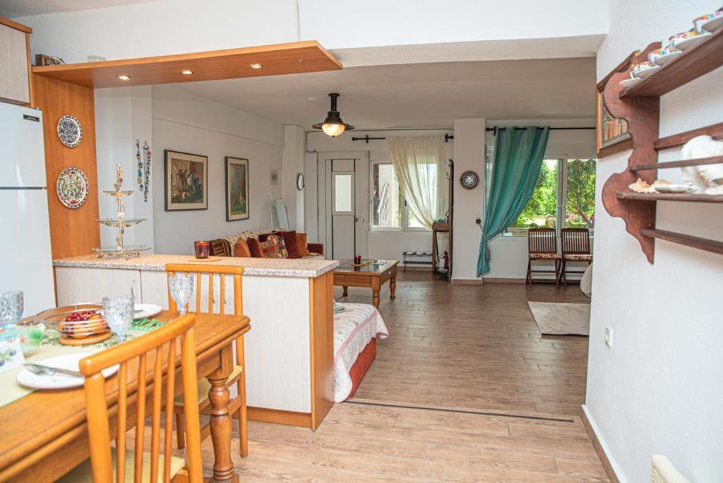 Sweet Dreams At The Seaside Apartment