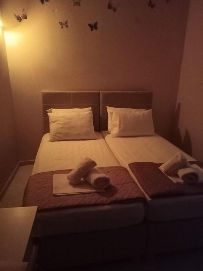 Giannis House In *