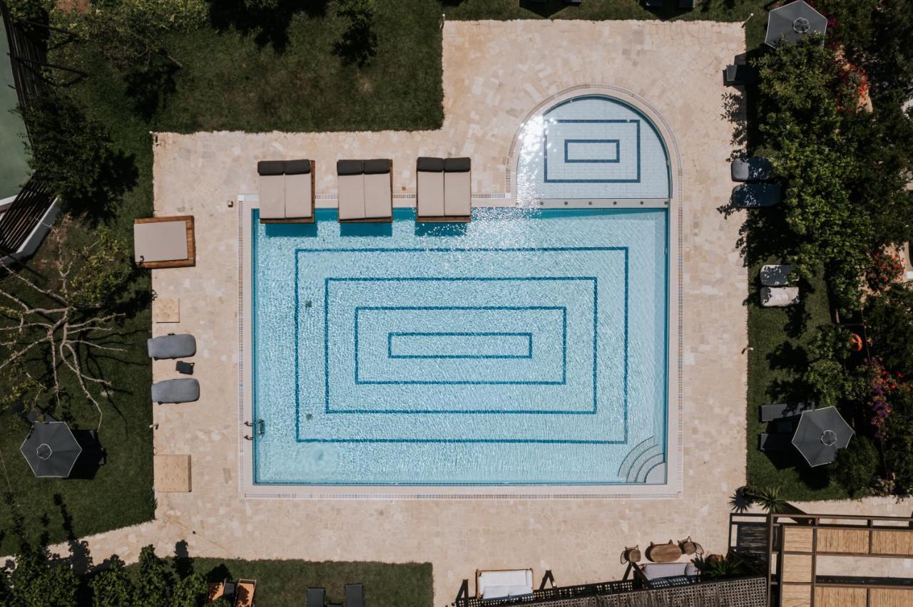 Paralos The Maxine Adults Only 3*