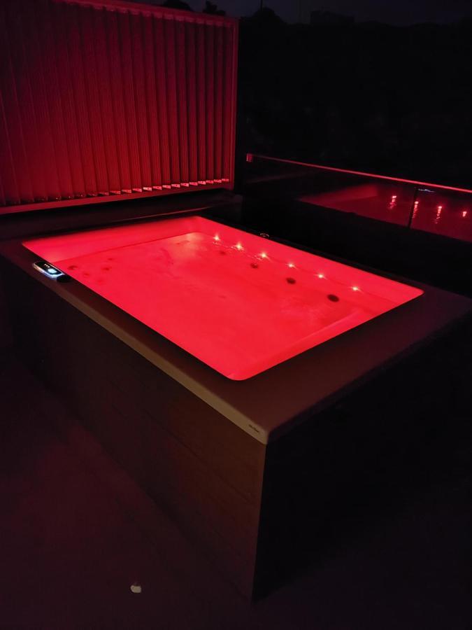 Apartment L A Boutique With Private Hot Tub Kalathas