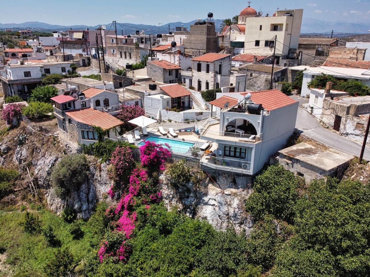 Elia Woodstone Villa