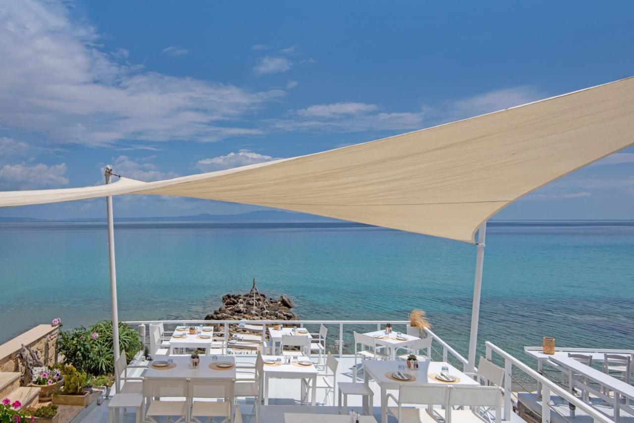 White * Afytos