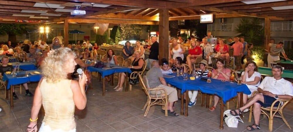 Poseidonia Aparthotel