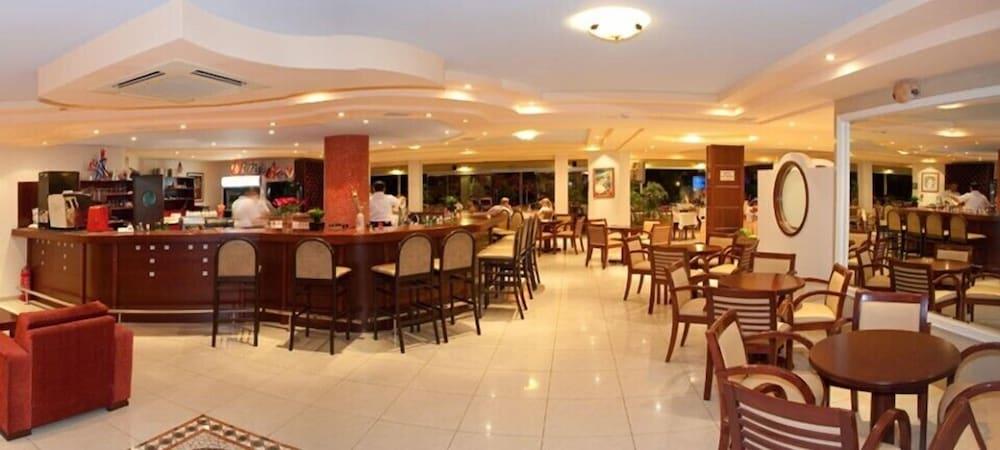 Poseidonia Aparthotel Ixia (Rhodes)