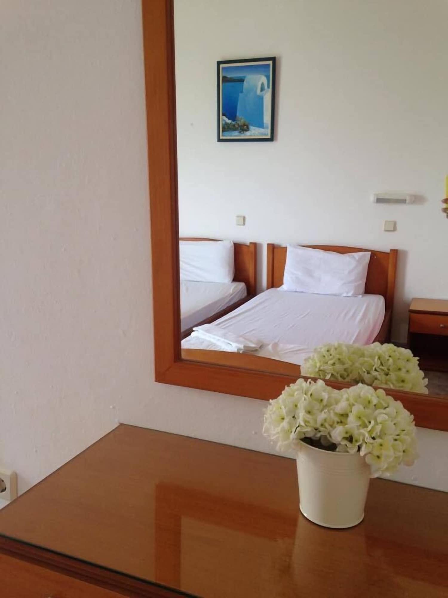 Aparthotel Elpida 2*