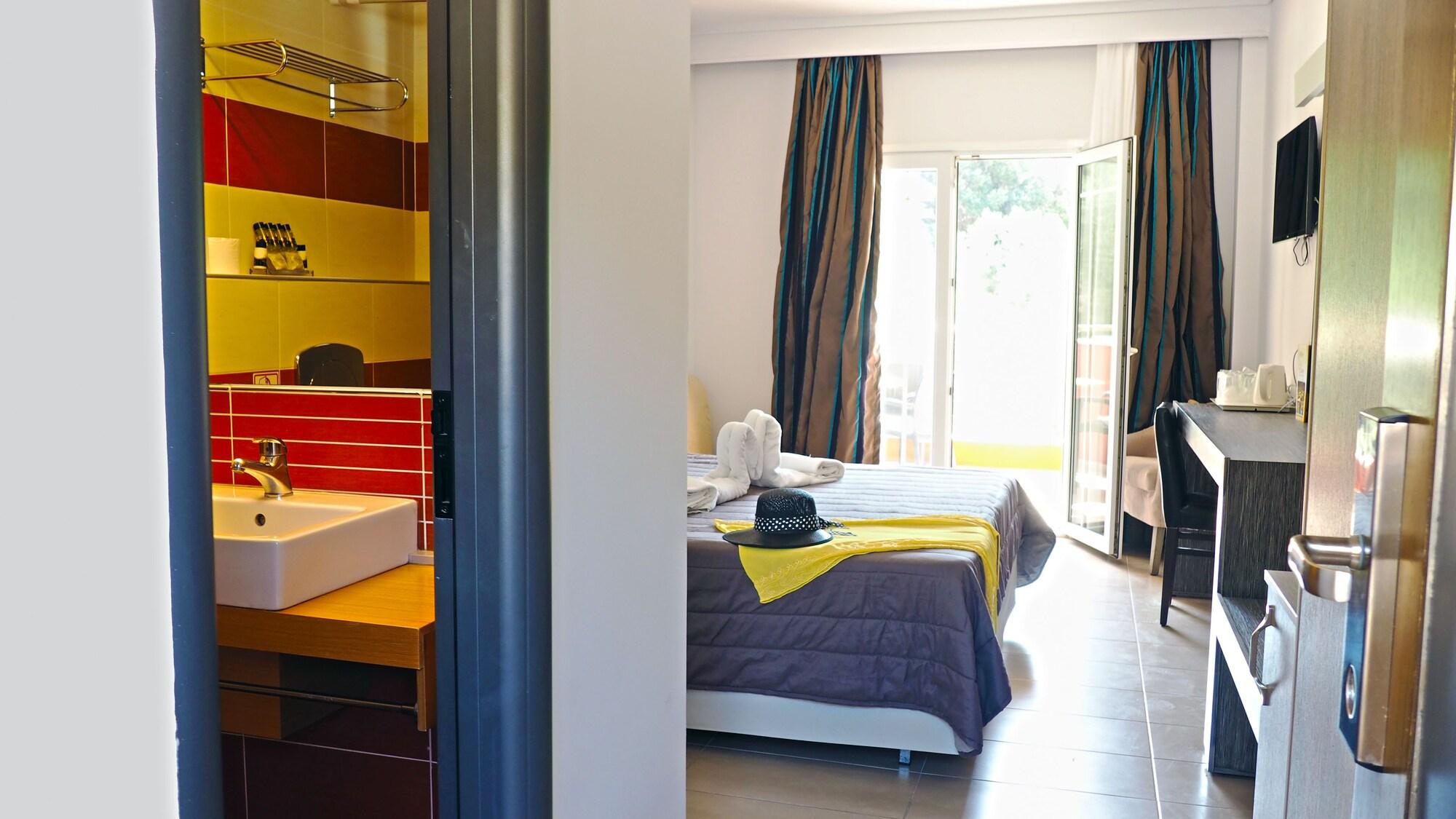 Lagomandra Beach Hotel 4* Lagomandra