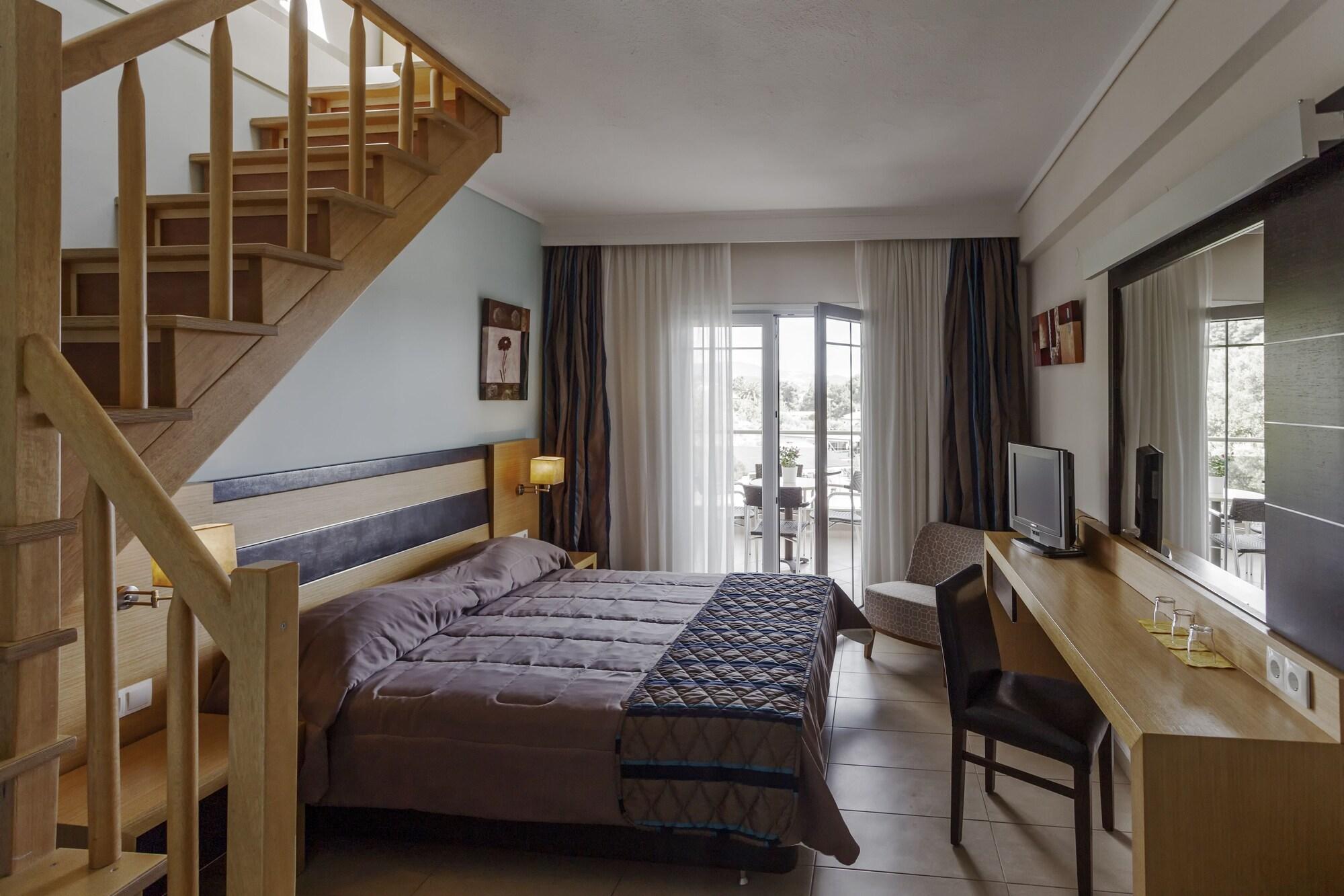 Lagomandra Beach Hotel 4* Lagomandra