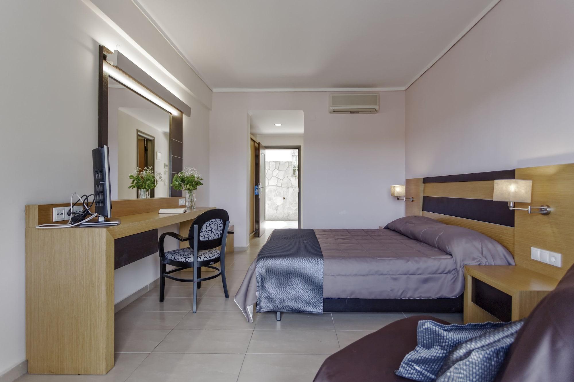 Lagomandra Beach Hotel