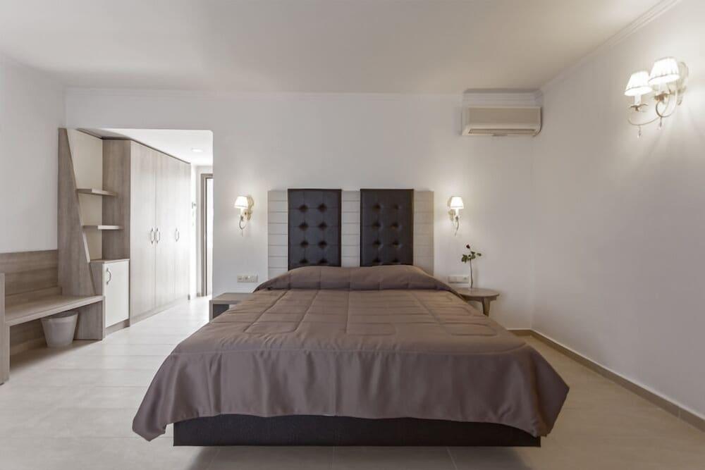 Hotel Lagomandra Beach Hotel 4*