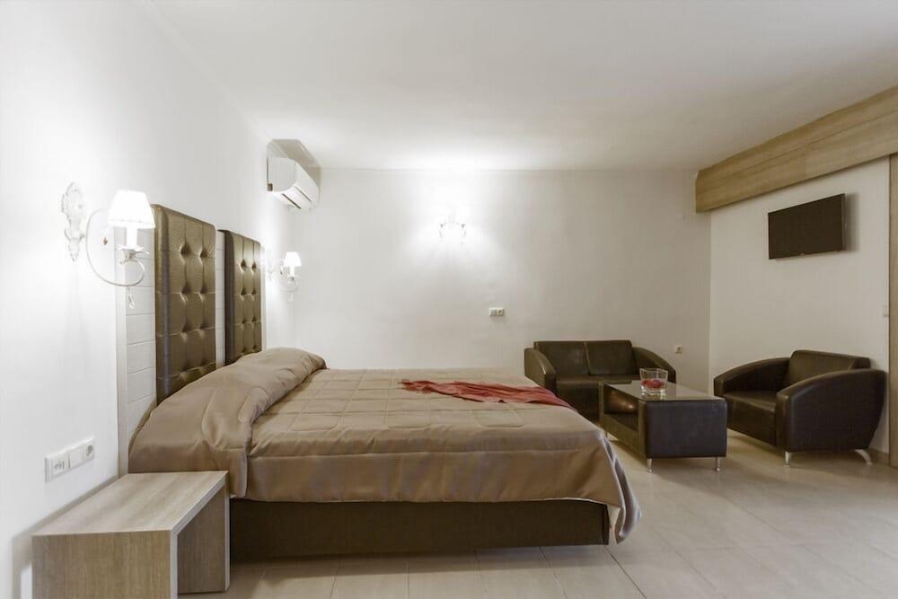 Hotel Lagomandra Beach Hotel 4*