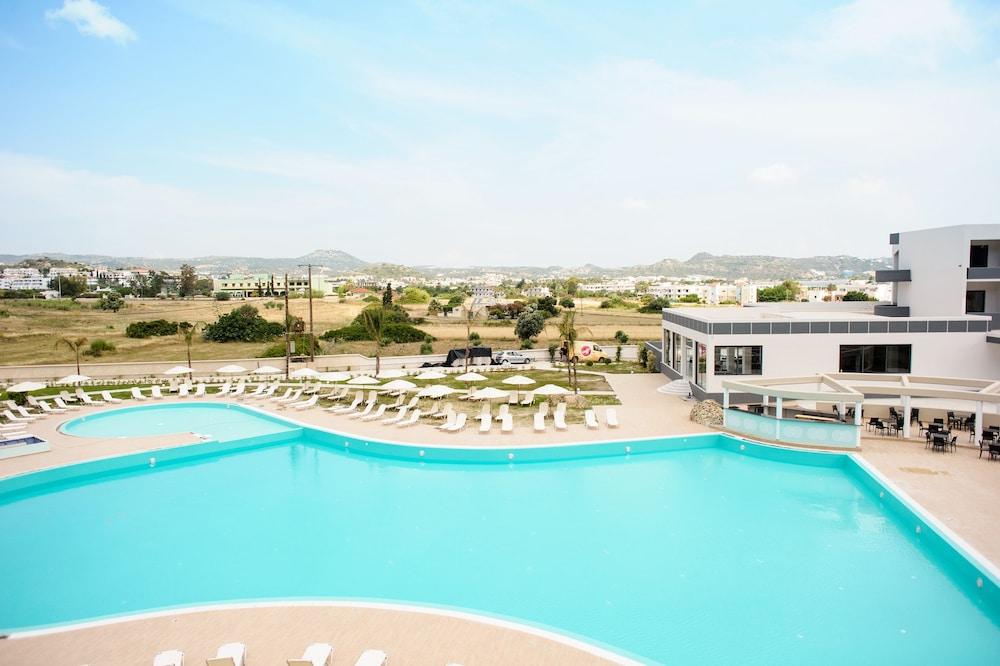 Evita Resort Hotel 4*