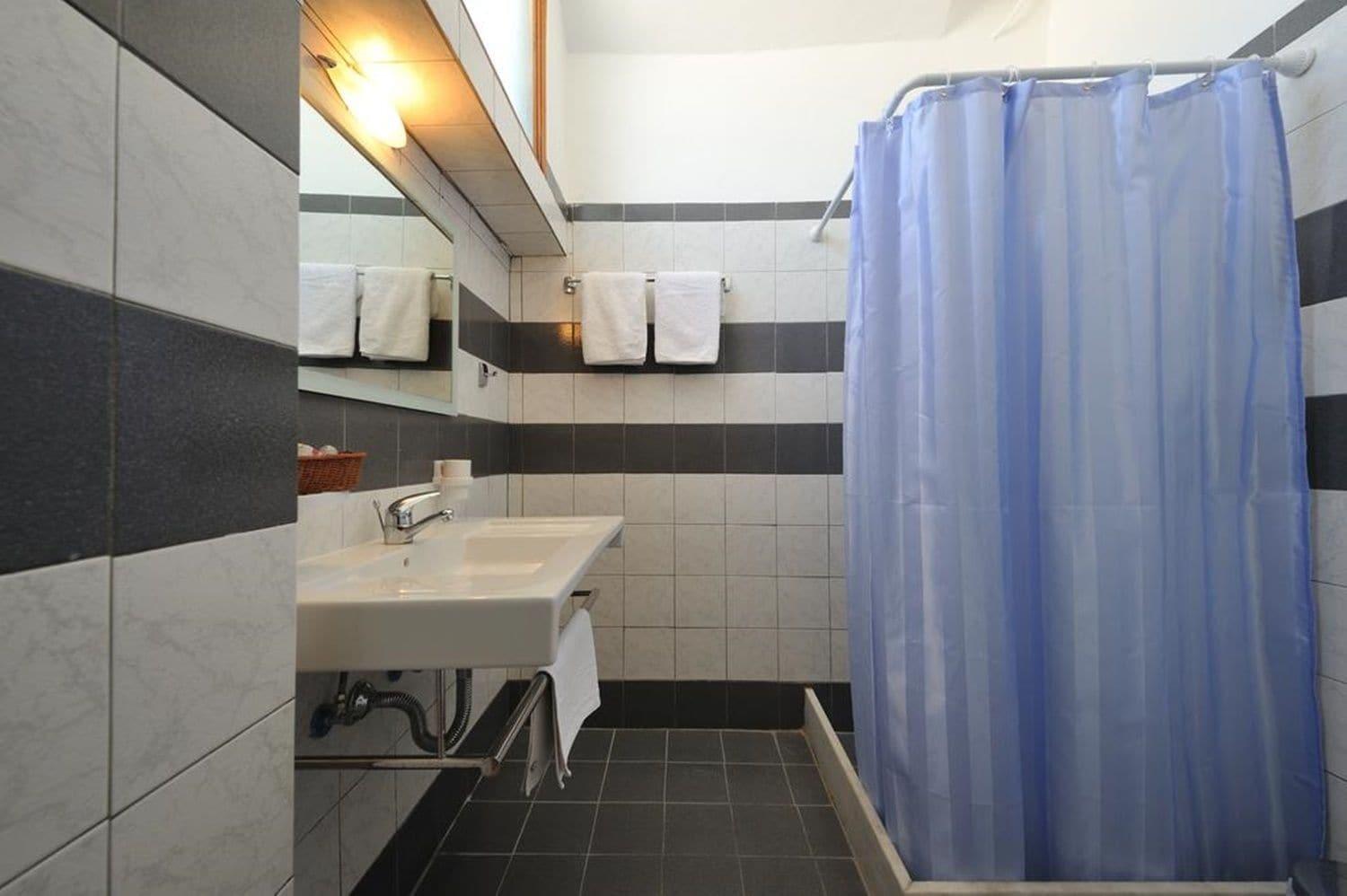 Hotel Eri 3*